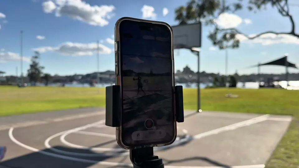 Watch the Trackd Mount turn to follow a basketball player